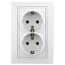 1-208-01 Розетка Intro Plano с заземлением двойная 2X2P+E Schuko со шторками, 16А-250В, IP20, СУ, бе