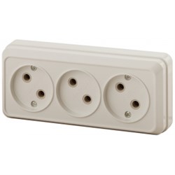 2-205-02 Intro Розетка 3х2P, 16А-250В, IP20, ОУ, Quadro, сл.кость (10/200/2400) Под заказ Б0036142