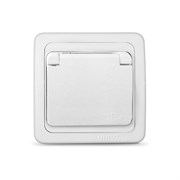 Розетка одноместная с крышкой 